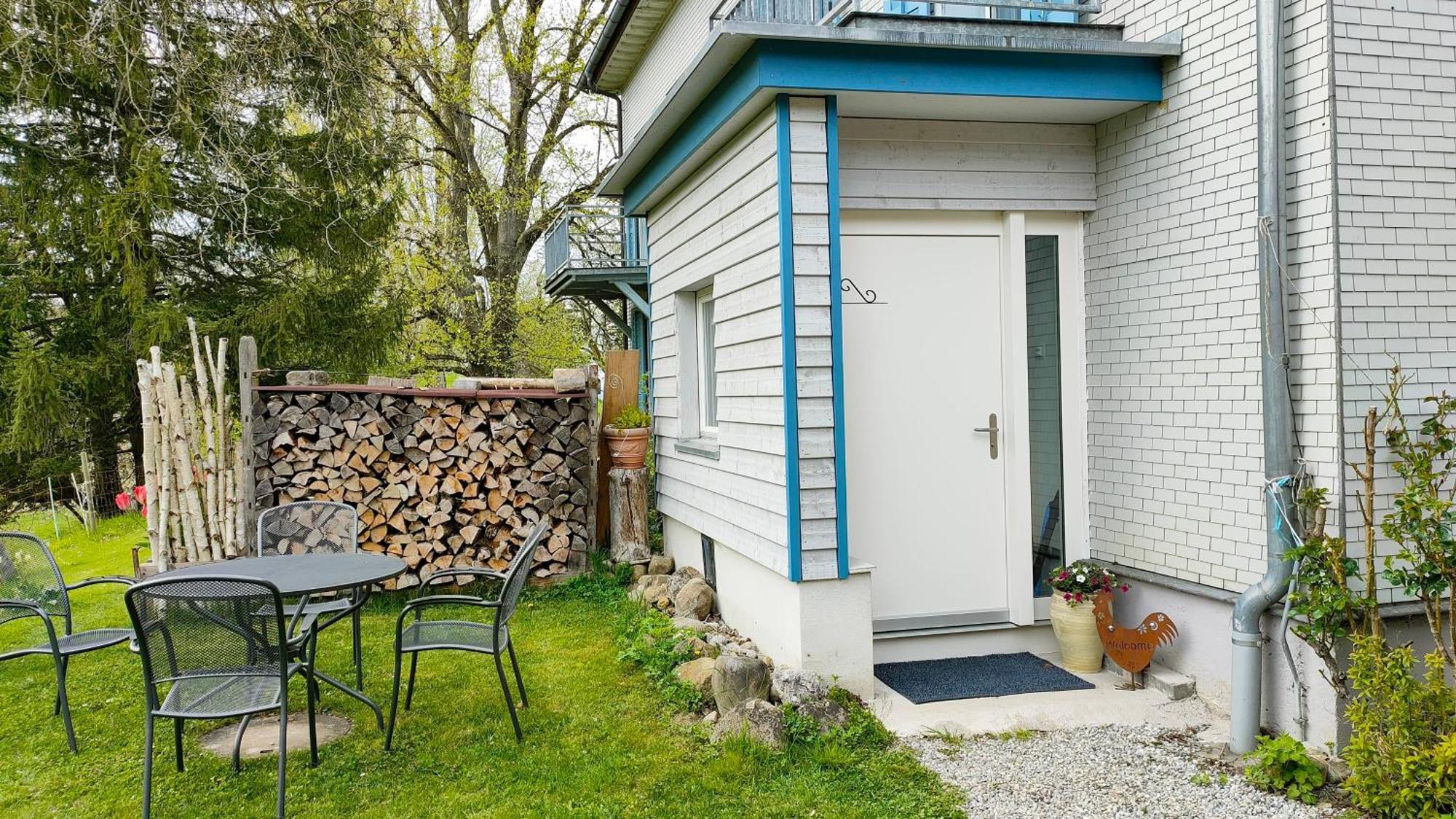 Seesicht Und Charmante Wohnung Bei Hanni Und Ueli Bottighofen Exterior foto